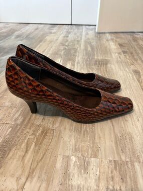 Tortoise Shell Patterned Pointy Kitten Heels
